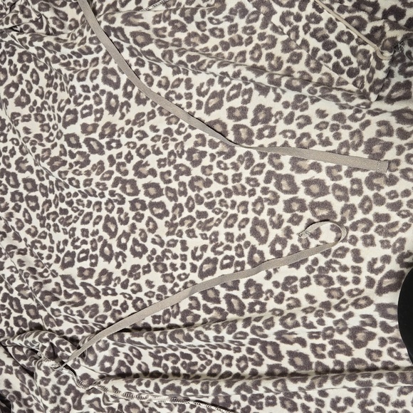 George bathrobe size S/M $15 NWOT. - Picture 14 of 14